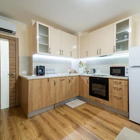 Chataldzha Flowers 2br With Free Parking *
