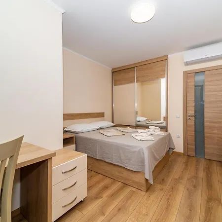 Chataldzha Flowers 2br With Free Parking Lägenhet