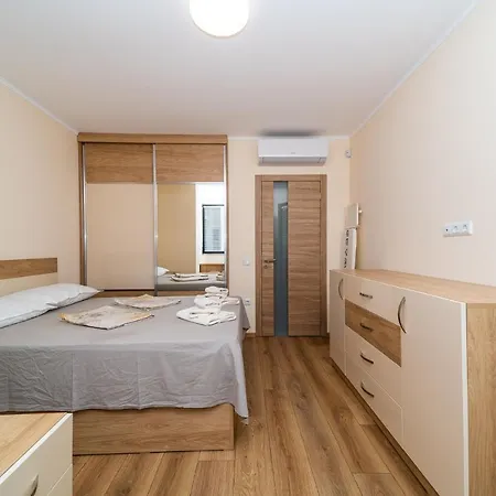 Chataldzha Flowers 2br With Free Parking