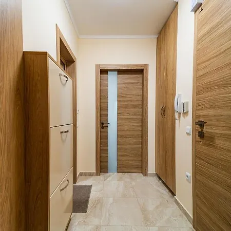 아파트 Chataldzha Flowers 2br With Free Parking